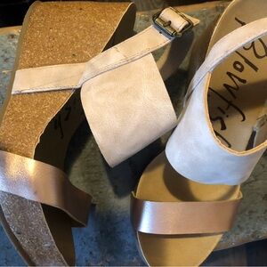 Pretty tan and pink wedge blowfish sandals. Size 6